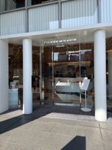 ピエール・エルメ・パリ 青山 PIERRE HERMÉ PARIS Aoyama